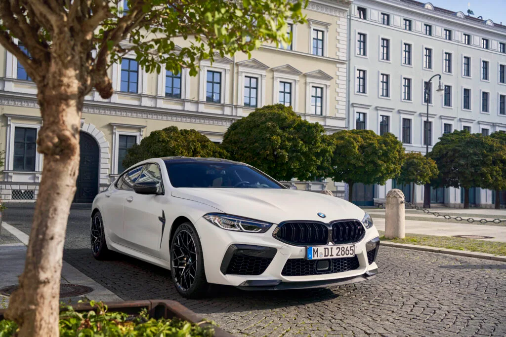 BMW M8 Competition xDrive Coupé: 625 PS, M Allrad & die perfekte Synthese für anspruchsvolle Fahrer - 4x4 Allrad Autos